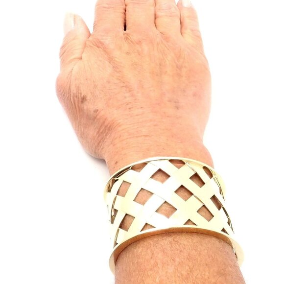 Authentic Verdura 18k Yellow Gold Criss Cross Wide Cuff Bracelet - Picture 9 of 13